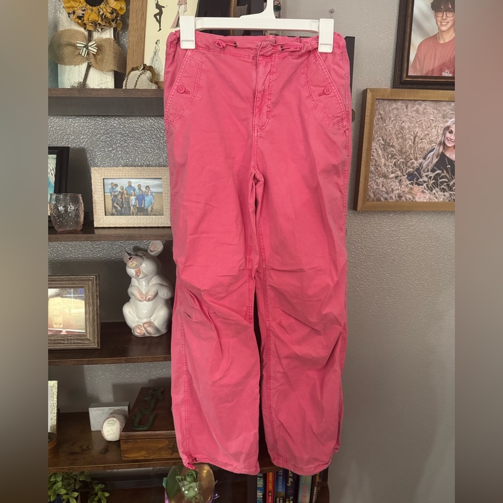 American Eagle, Size Small Cargo pant.   Lightly worn and in great shape.